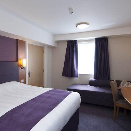 Premier Inn Brentwood Exteriör bild