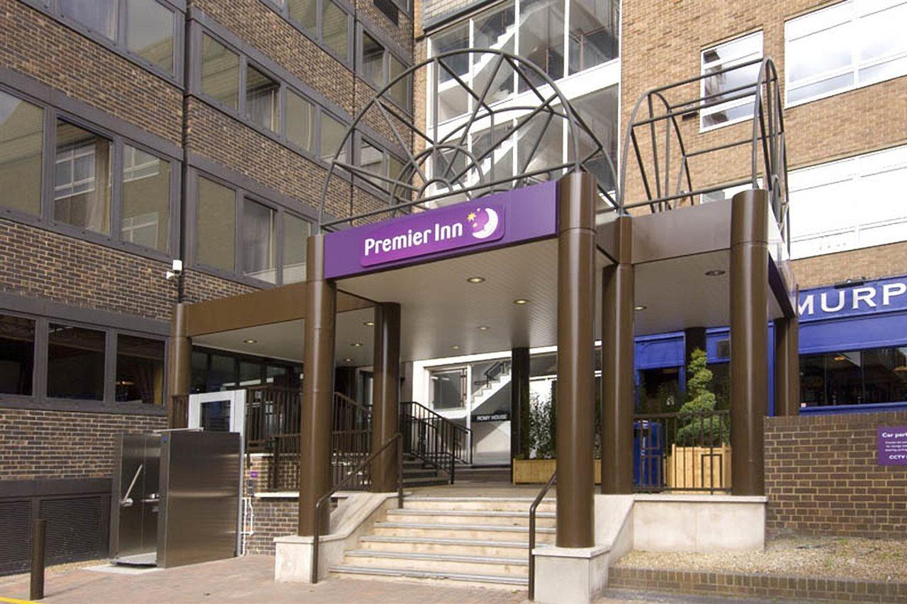 Premier Inn Brentwood Exteriör bild