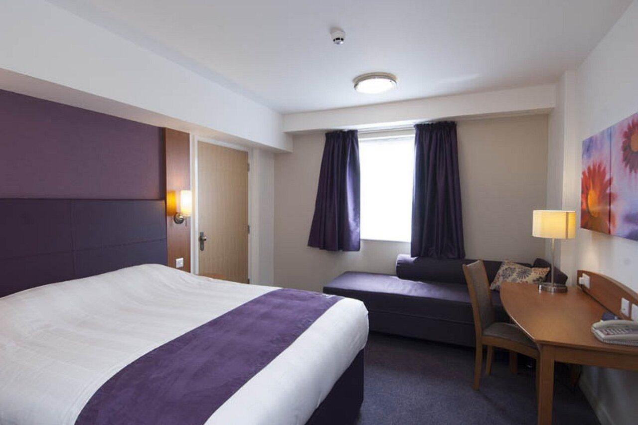 Premier Inn Brentwood Exteriör bild