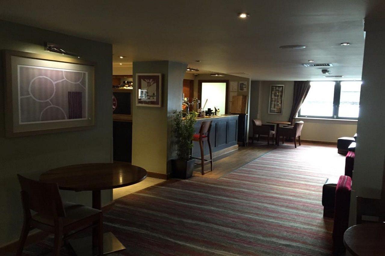 Premier Inn Brentwood Exteriör bild