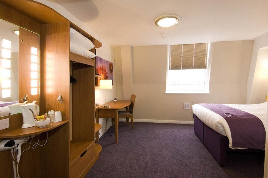 Premier Inn Brentwood Exteriör bild