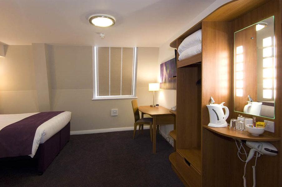 Premier Inn Brentwood Exteriör bild
