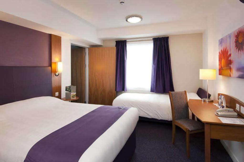 Premier Inn Brentwood Exteriör bild