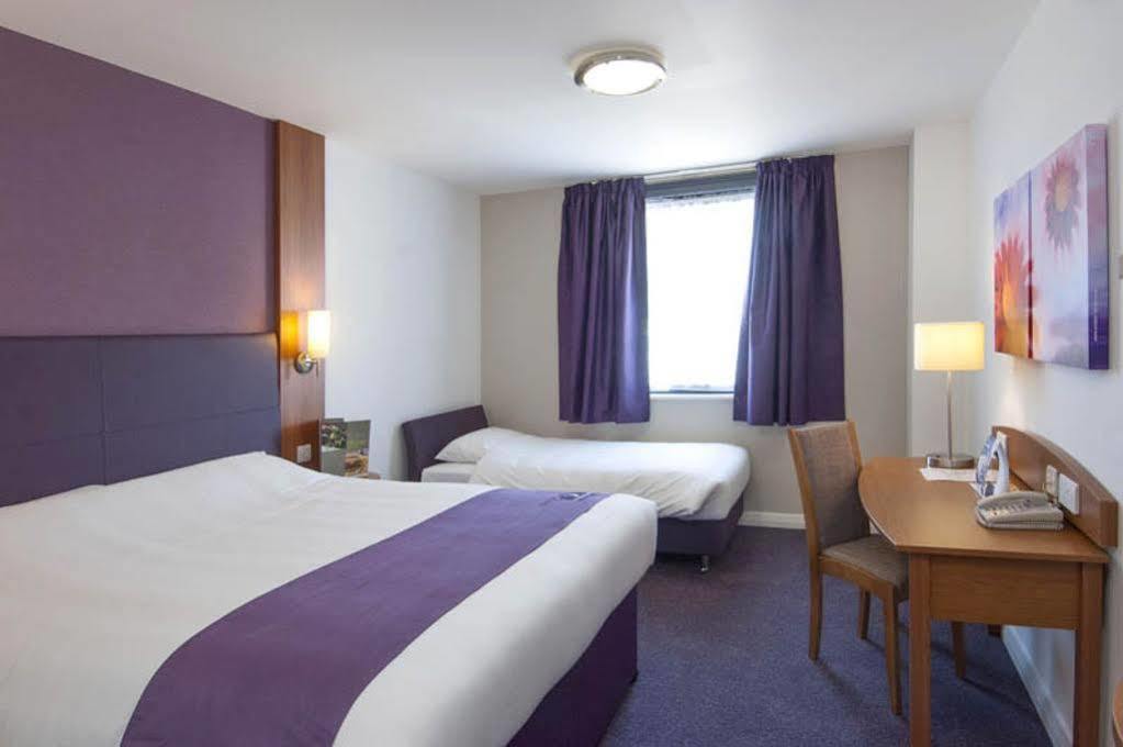 Premier Inn Brentwood Exteriör bild