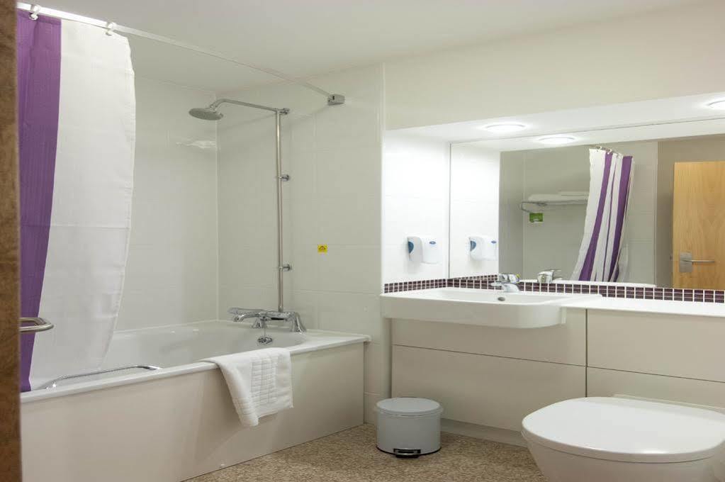 Premier Inn Brentwood Exteriör bild