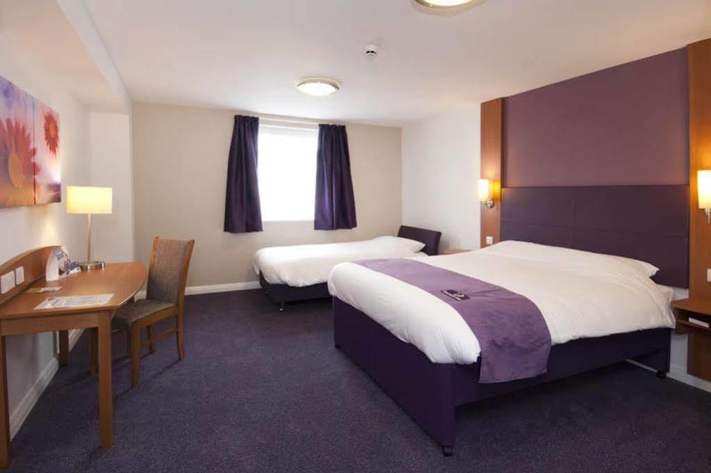 Premier Inn Brentwood Exteriör bild