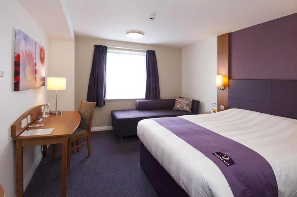 Premier Inn Brentwood Exteriör bild