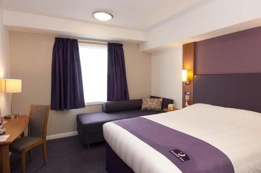 Premier Inn Brentwood Exteriör bild