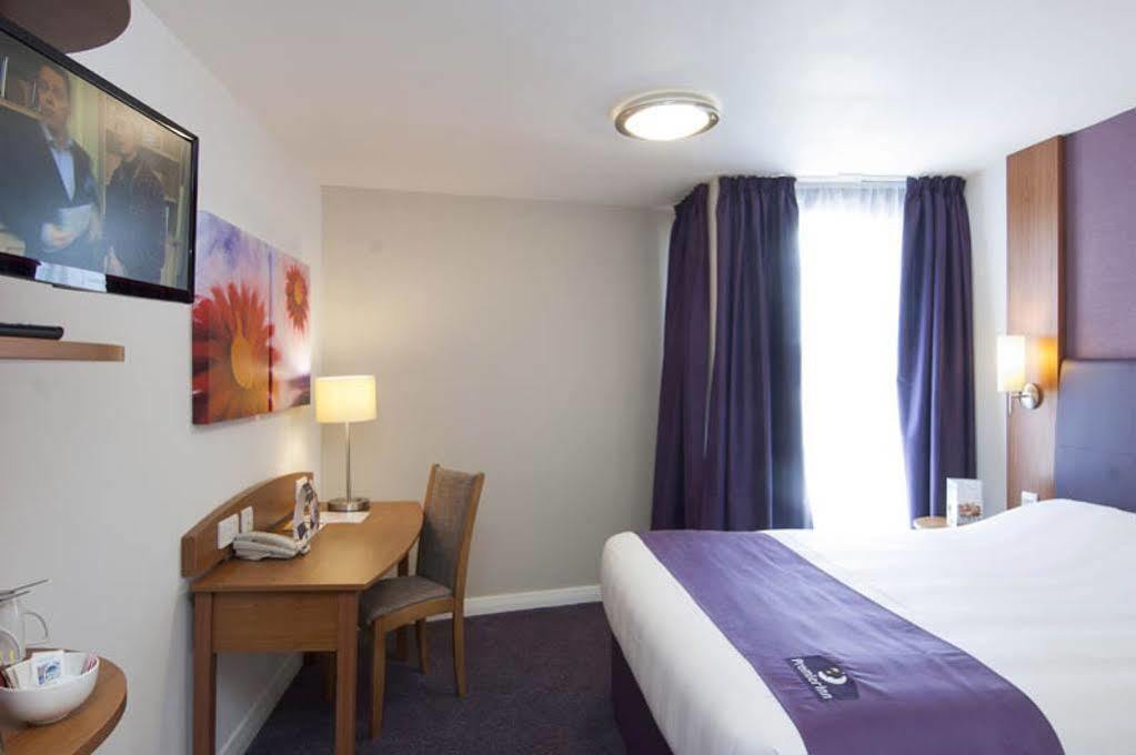 Premier Inn Brentwood Exteriör bild