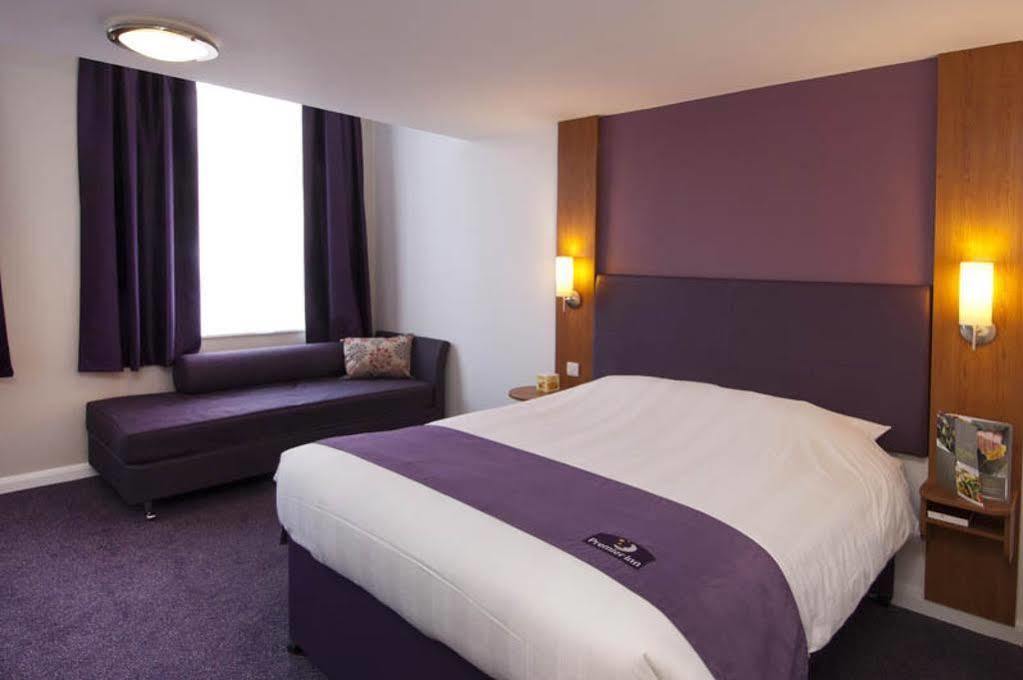 Premier Inn Brentwood Exteriör bild