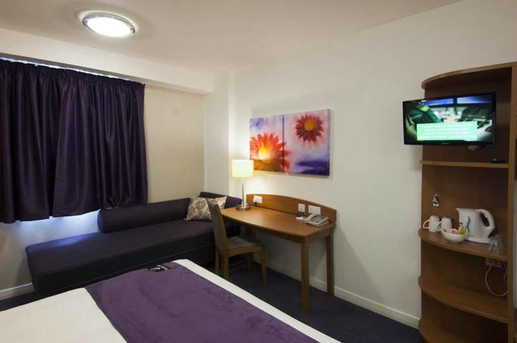 Premier Inn Brentwood Exteriör bild