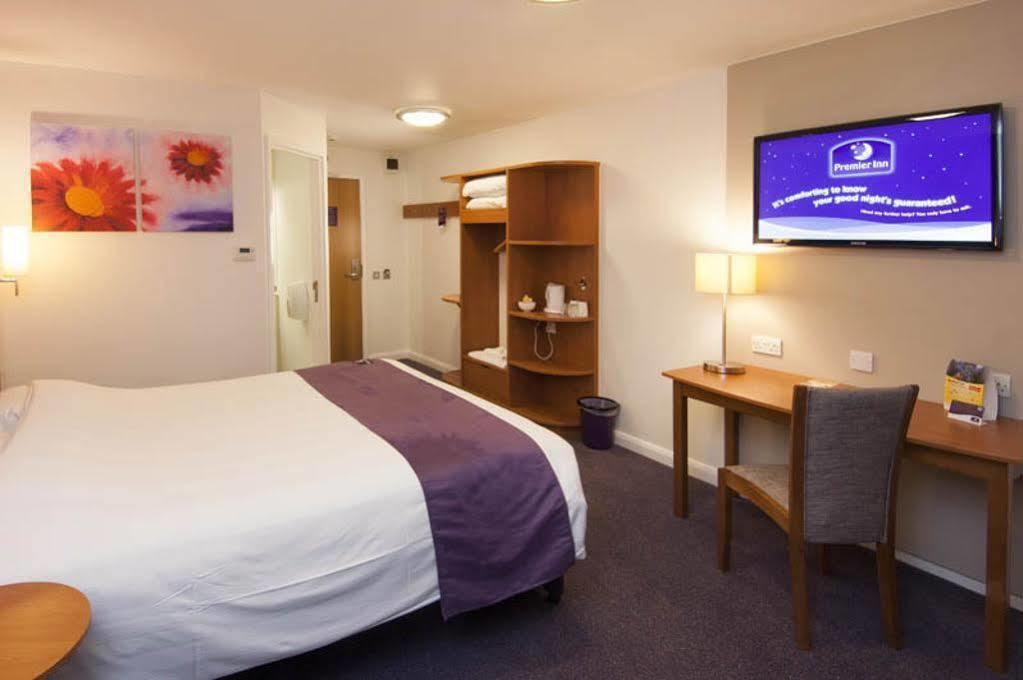 Premier Inn Brentwood Exteriör bild